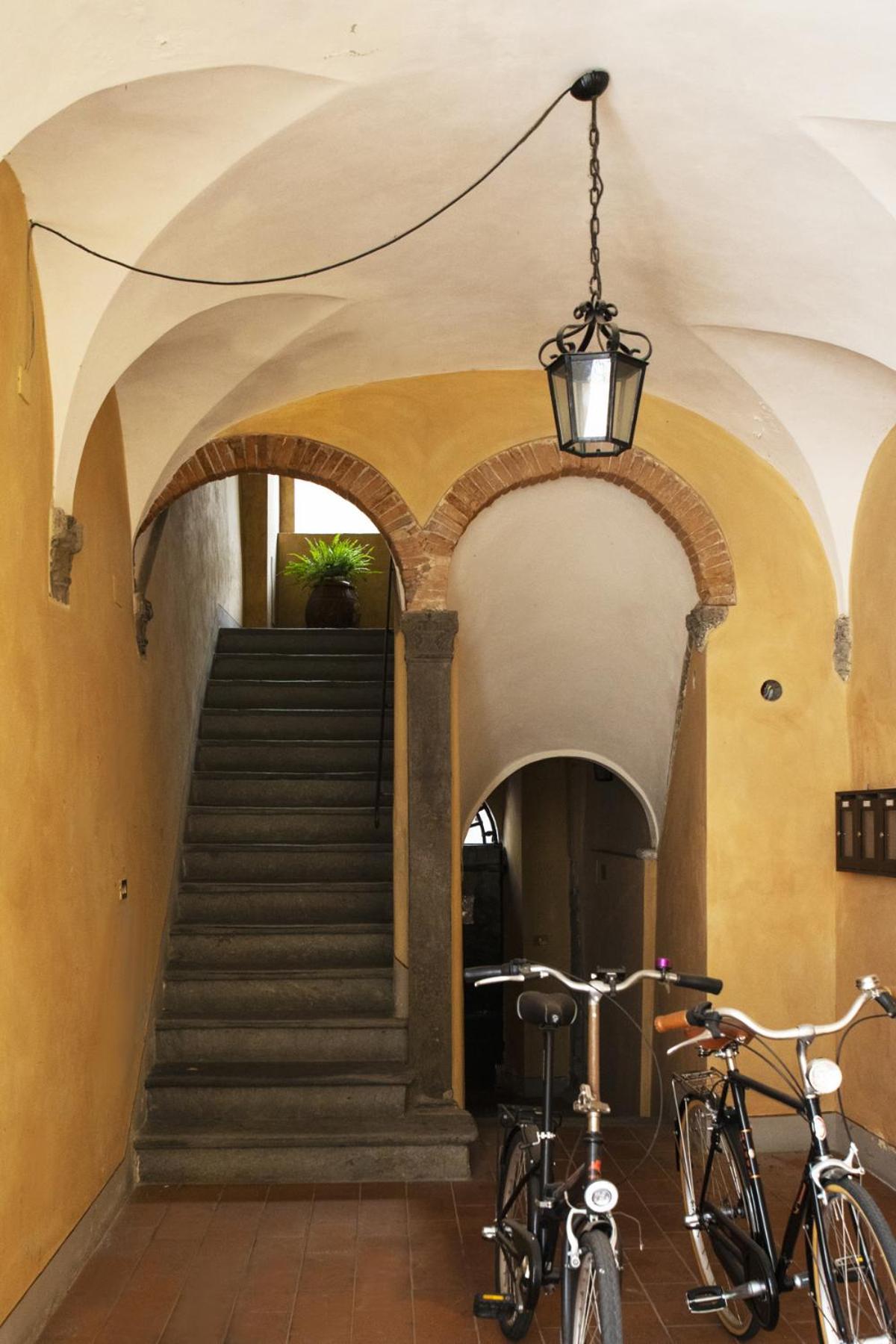 La Mansardina Beccheria Central Apartment 1 Double Bedroom, 1 Sofa Bed Lucca Exterior photo